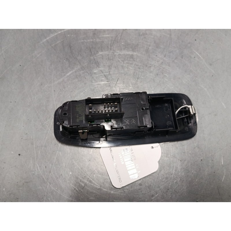Recambio de mando elevalunas delantero izquierdo para peugeot 208 i (ca_, cc_) 1.2 vti 82 referencia OEM IAM   