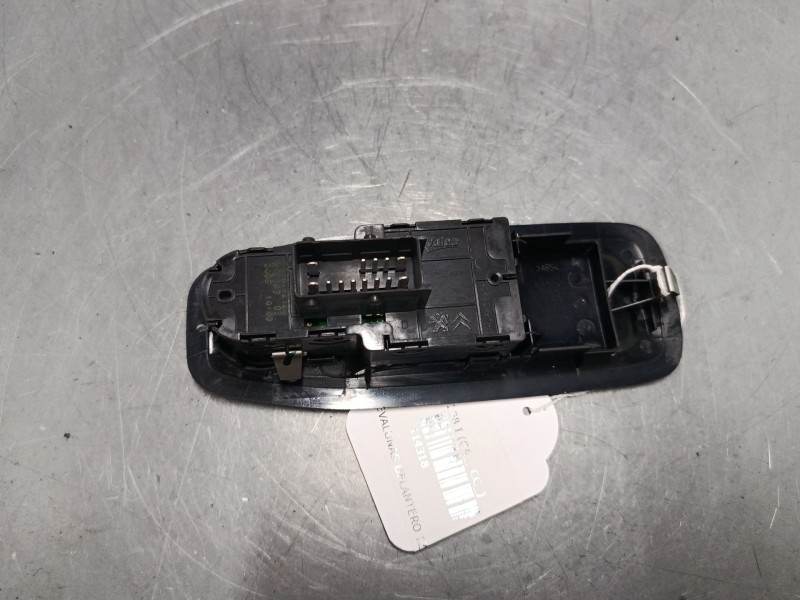 Recambio de mando elevalunas delantero izquierdo para peugeot 208 i (ca_, cc_) 1.2 vti 82 referencia OEM IAM   
