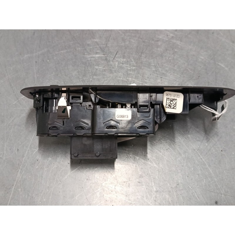 Recambio de mando elevalunas delantero izquierdo para peugeot 208 i (ca_, cc_) 1.2 vti 82 referencia OEM IAM   