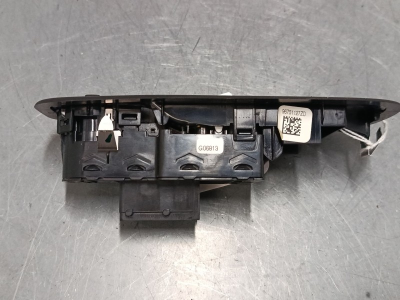 Recambio de mando elevalunas delantero izquierdo para peugeot 208 i (ca_, cc_) 1.2 vti 82 referencia OEM IAM   