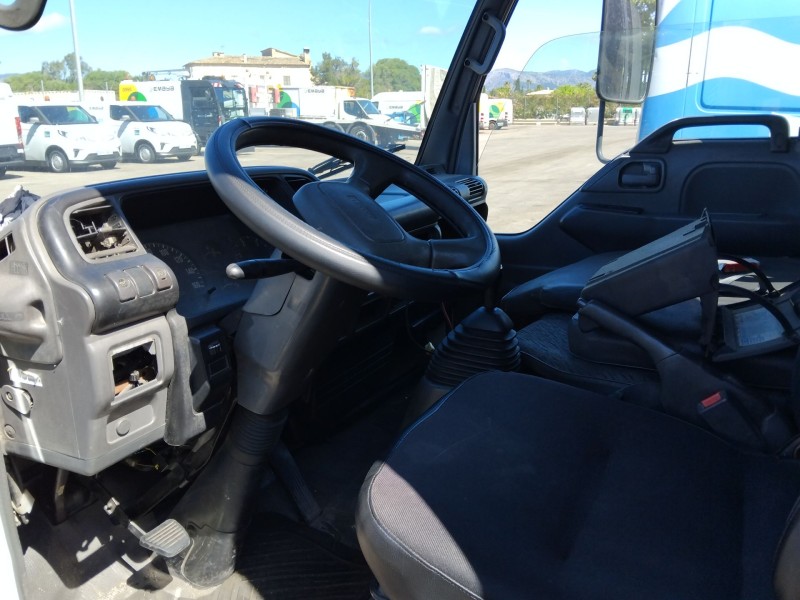 isuzu nkr77 del año 2003
