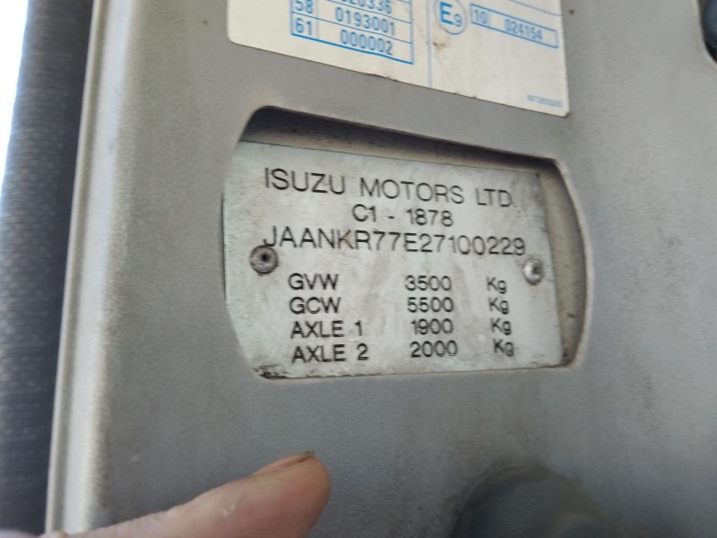 isuzu nkr77 del año 2003