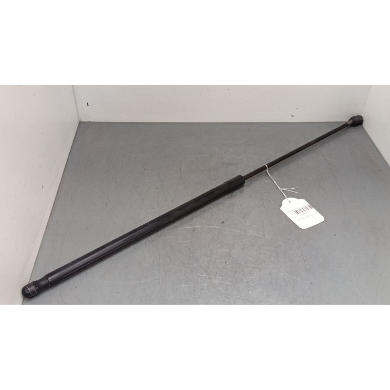 Recambio de amortiguadores capo para volkswagen passat b5.5 variant (3b6) 1.9 tdi referencia OEM IAM 3B0823359D  