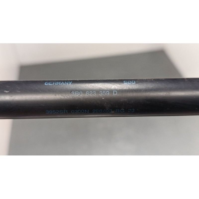Recambio de amortiguadores capo para volkswagen passat b5.5 variant (3b6) 1.9 tdi referencia OEM IAM 3B0823359D  