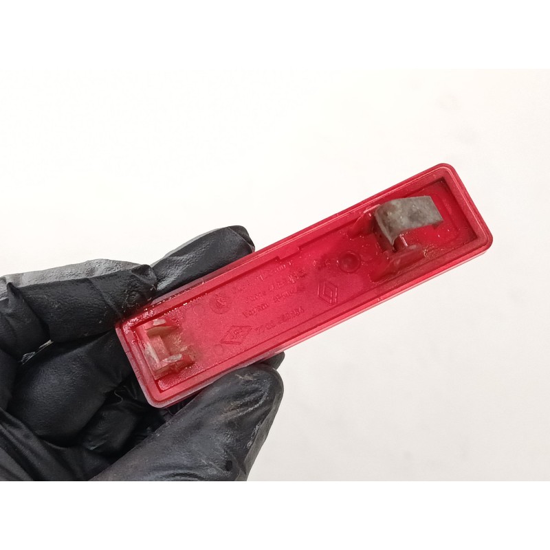 Recambio de catadioptrico trasero derecho para opel vivaro a furgoneta (x83) 1.9 dti (f7) referencia OEM IAM 7700353184  