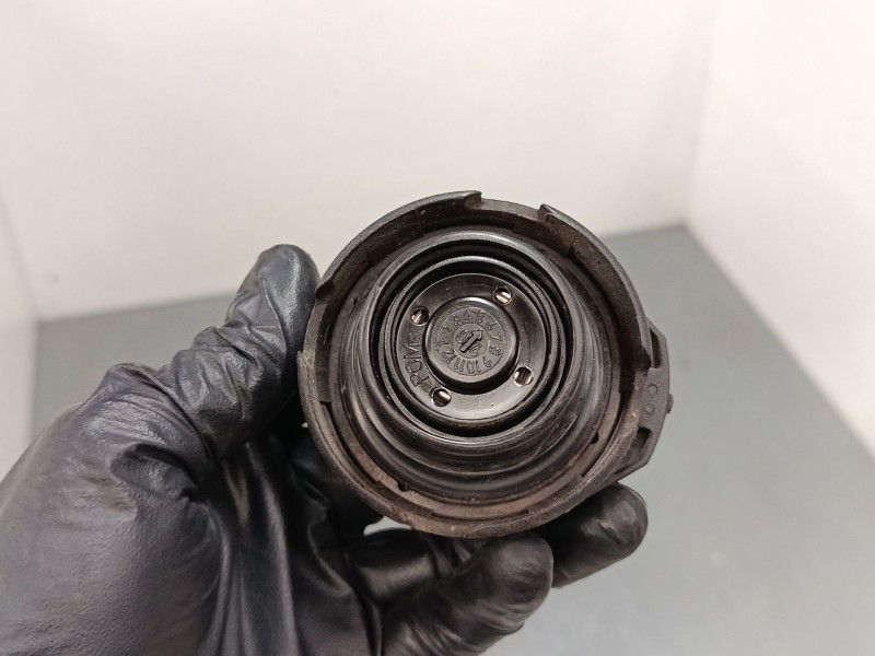 Recambio de tapon combustible para volkswagen touareg (7la, 7l6, 7l7) 5.0 v10 tdi referencia OEM IAM 1j0201553T  