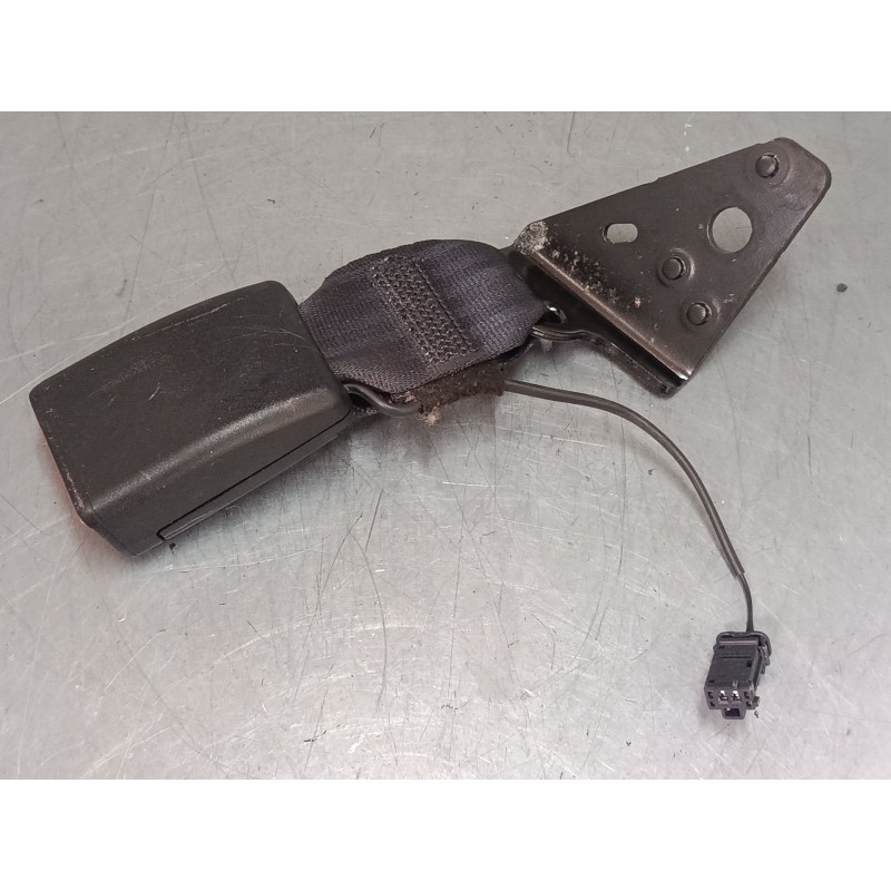 Recambio de anclaje cinturon trasero izquierdo para citroën c3 iii (sx) 1.2 vti 82 referencia OEM IAM   
