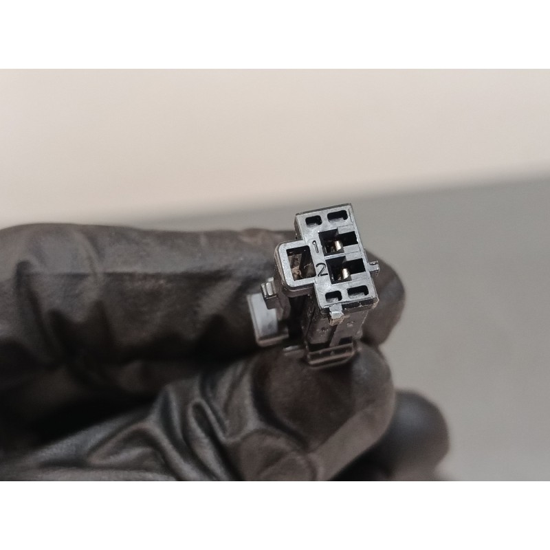 Recambio de anclaje cinturon trasero izquierdo para citroën c3 iii (sx) 1.2 vti 82 referencia OEM IAM   