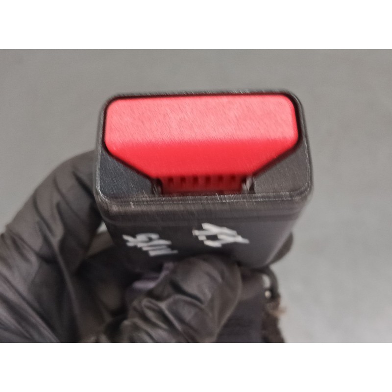 Recambio de anclaje cinturon trasero izquierdo para citroën c3 iii (sx) 1.2 vti 82 referencia OEM IAM   