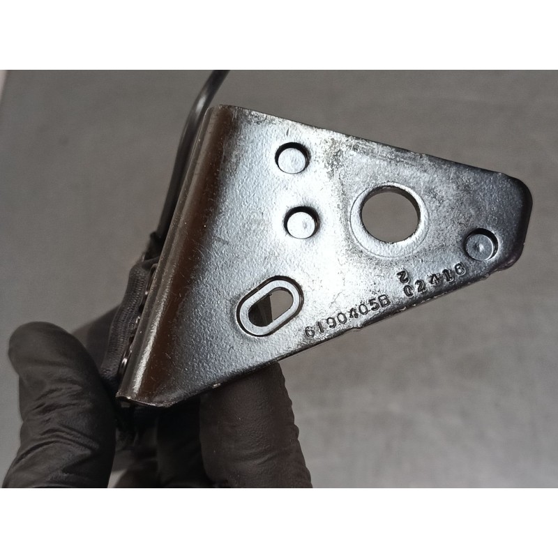 Recambio de anclaje cinturon trasero izquierdo para citroën c3 iii (sx) 1.2 vti 82 referencia OEM IAM   