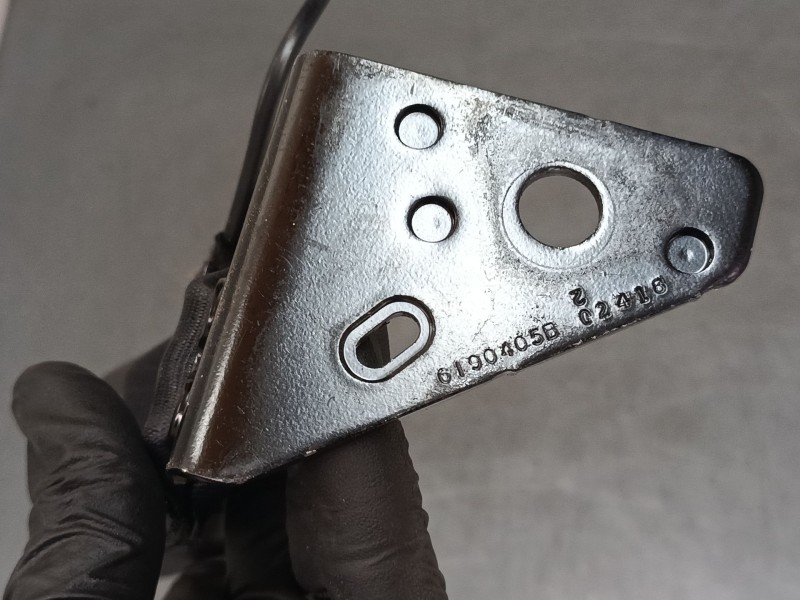 Recambio de anclaje cinturon trasero izquierdo para citroën c3 iii (sx) 1.2 vti 82 referencia OEM IAM   