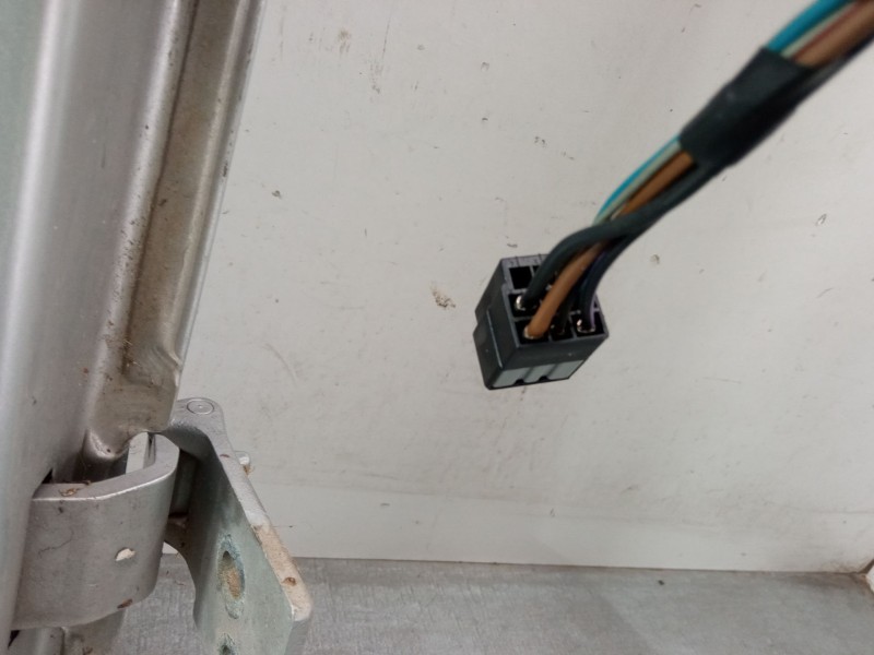 Recambio de porton trasero izquierdo para opel combo tour 1.6 referencia OEM IAM   