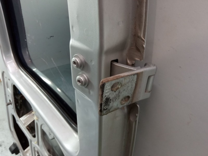 Recambio de porton trasero izquierdo para opel combo tour 1.6 referencia OEM IAM   
