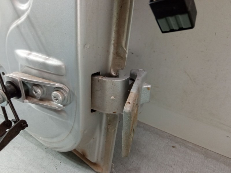 Recambio de porton trasero izquierdo para opel combo tour 1.6 referencia OEM IAM   