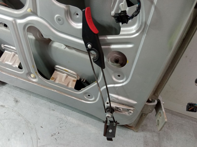 Recambio de porton trasero izquierdo para opel combo tour 1.6 referencia OEM IAM   