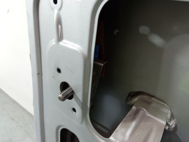 Recambio de porton trasero izquierdo para opel combo tour 1.6 referencia OEM IAM   