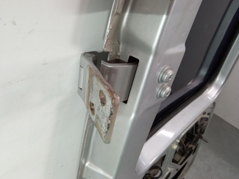 Recambio de porton trasero derecho para opel combo tour 1.6 referencia OEM IAM   