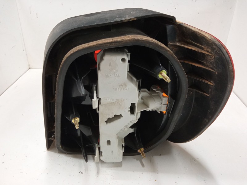 Recambio de piloto trasero izquierdo para volkswagen polo iii (6n1) 60 1.4 referencia OEM IAM   