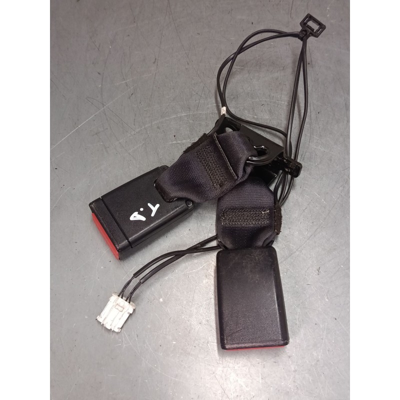 Recambio de anclaje cinturon trasero derecho para citroën c3 iii (sx) 1.2 vti 82 referencia OEM IAM   