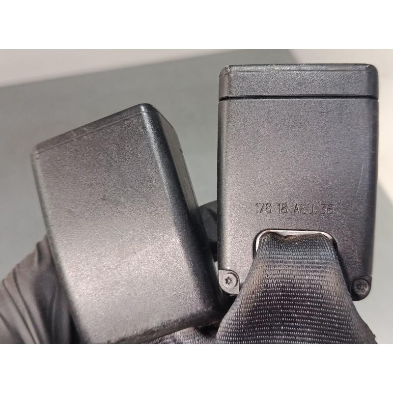 Recambio de anclaje cinturon trasero derecho para citroën c3 iii (sx) 1.2 vti 82 referencia OEM IAM   