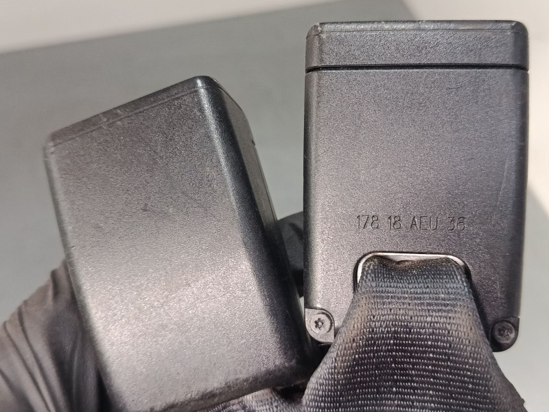 Recambio de anclaje cinturon trasero derecho para citroën c3 iii (sx) 1.2 vti 82 referencia OEM IAM   