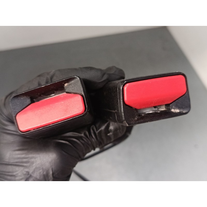 Recambio de anclaje cinturon trasero derecho para citroën c3 iii (sx) 1.2 vti 82 referencia OEM IAM   