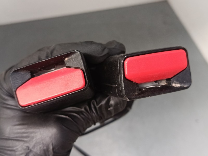 Recambio de anclaje cinturon trasero derecho para citroën c3 iii (sx) 1.2 vti 82 referencia OEM IAM   
