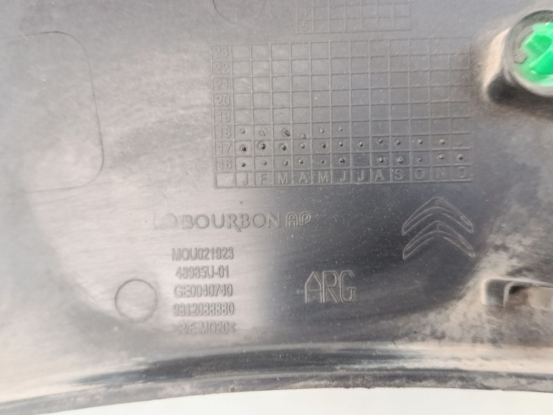 Recambio de moldura paso rueda trasero derecho para citroën c3 iii (sx) 1.2 vti 82 referencia OEM IAM   