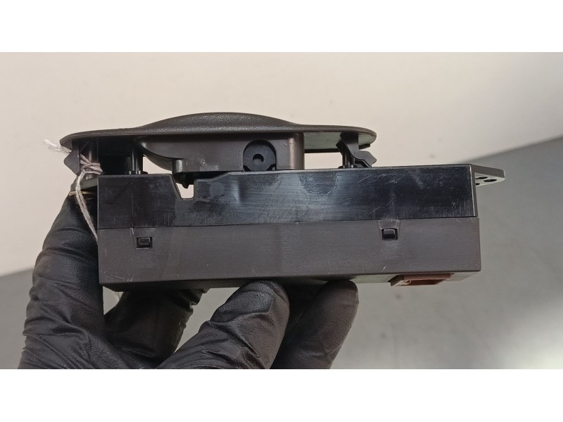 Recambio de mando elevalunas trasero derecho para mitsubishi montero sport i (k7_, k9_) 2.5 td (k94w, k74t) referencia OEM IAM M