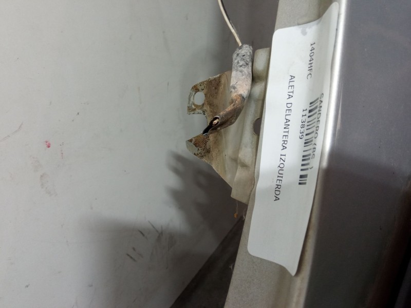 Recambio de aleta delantera derecha para dacia sandero (bs_) 1.6 mpi 85 (bs03) referencia OEM IAM   