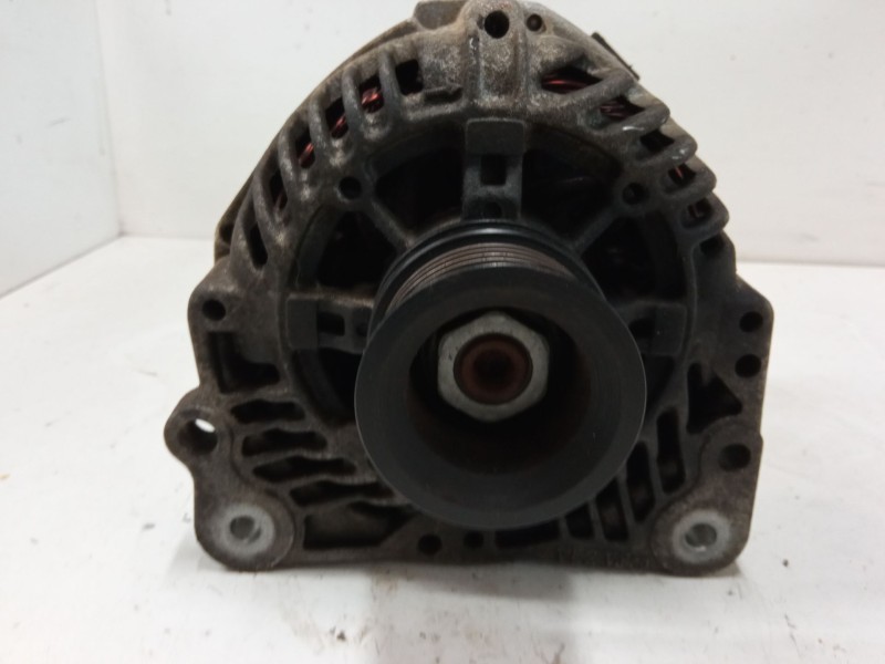 Recambio de alternador para volkswagen polo iii (6n1) 60 1.4 referencia OEM IAM 037903023G  