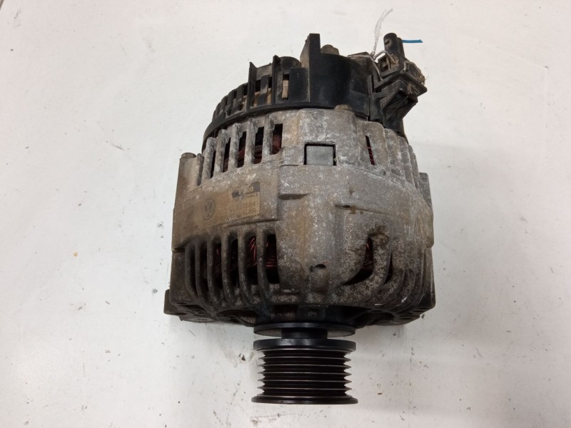 Recambio de alternador para volkswagen polo iii (6n1) 60 1.4 referencia OEM IAM 037903023G  