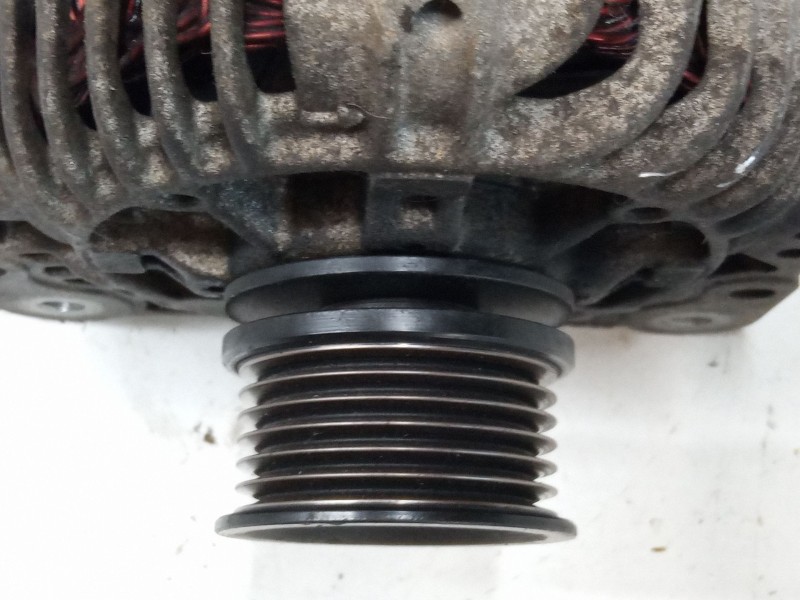 Recambio de alternador para volkswagen polo iii (6n1) 60 1.4 referencia OEM IAM 037903023G  