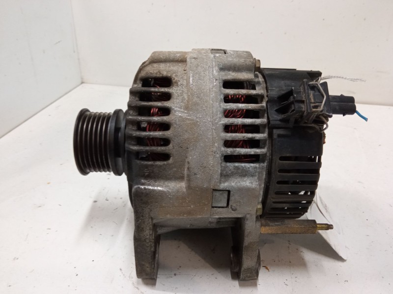 Recambio de alternador para volkswagen polo iii (6n1) 60 1.4 referencia OEM IAM 037903023G  