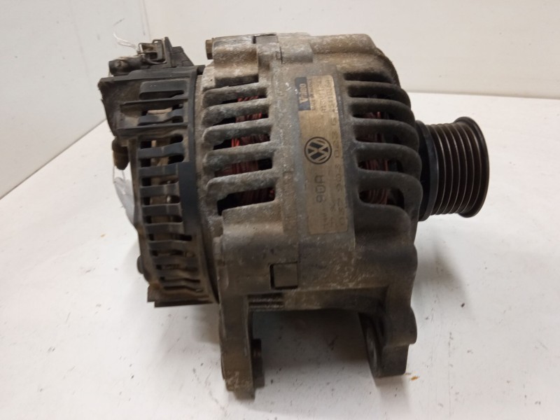 Recambio de alternador para volkswagen polo iii (6n1) 60 1.4 referencia OEM IAM 037903023G  