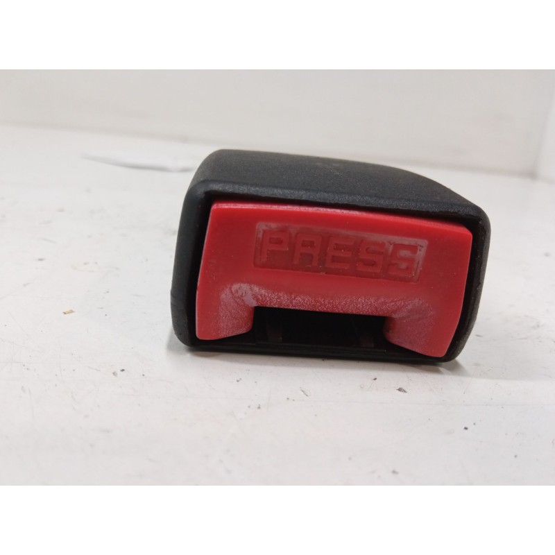 Recambio de anclaje cinturon delantero derecho para renault clio iii (br0/1, cr0/1) 1.5 dci (br17, cr17) referencia OEM IAM   