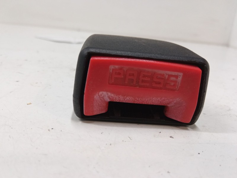 Recambio de anclaje cinturon delantero derecho para renault clio iii (br0/1, cr0/1) 1.5 dci (br17, cr17) referencia OEM IAM   