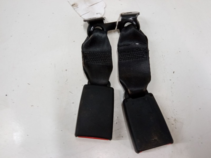 Recambio de anclaje cinturon trasero izquierdo para citroën c3 ii (sc_) 1.0 vti 68 referencia OEM IAM   
