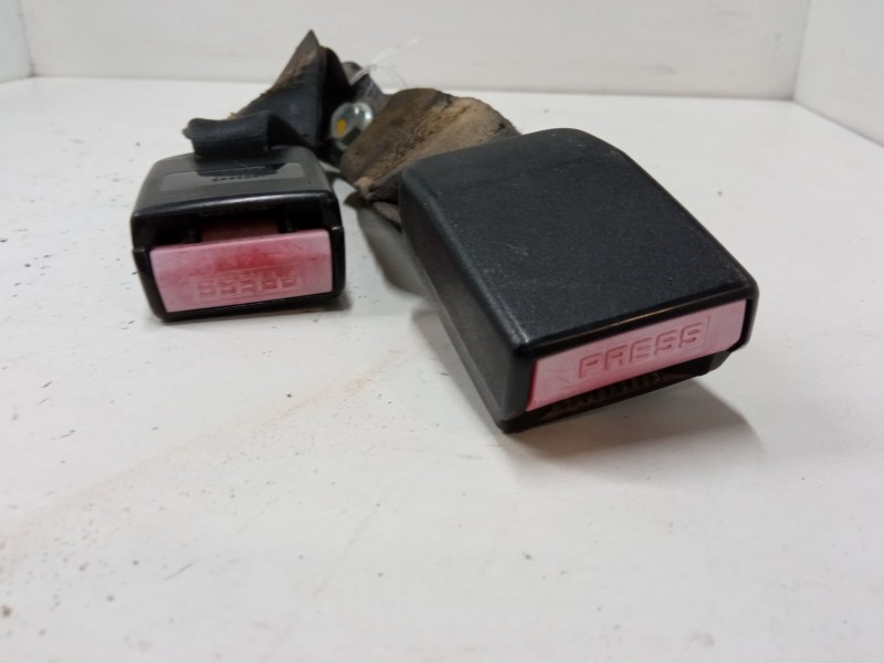 Recambio de anclaje cinturon trasero derecho para dacia sandero (bs_) 1.6 mpi 85 (bs03) referencia OEM IAM   