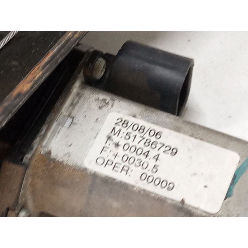 Recambio de elevalunas electrico izquierdo 3p para fiat grande punto (199_) 1.4 16v (199bxg1b, 199axg1b) referencia OEM IAM 5178