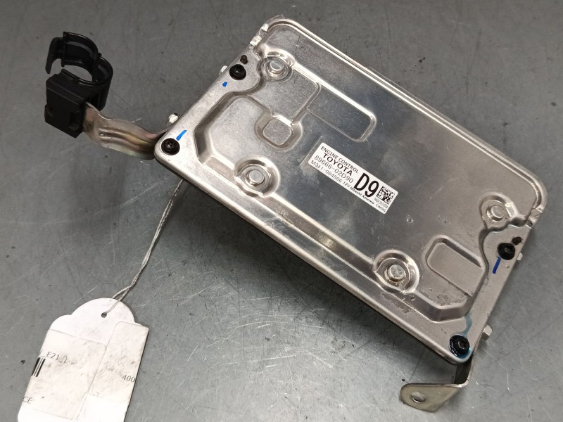 Recambio de centralita motor uce para toyota corolla station wagon (_e21_) 1.8 hybrid (zwe211) referencia OEM IAM 8966602D90  