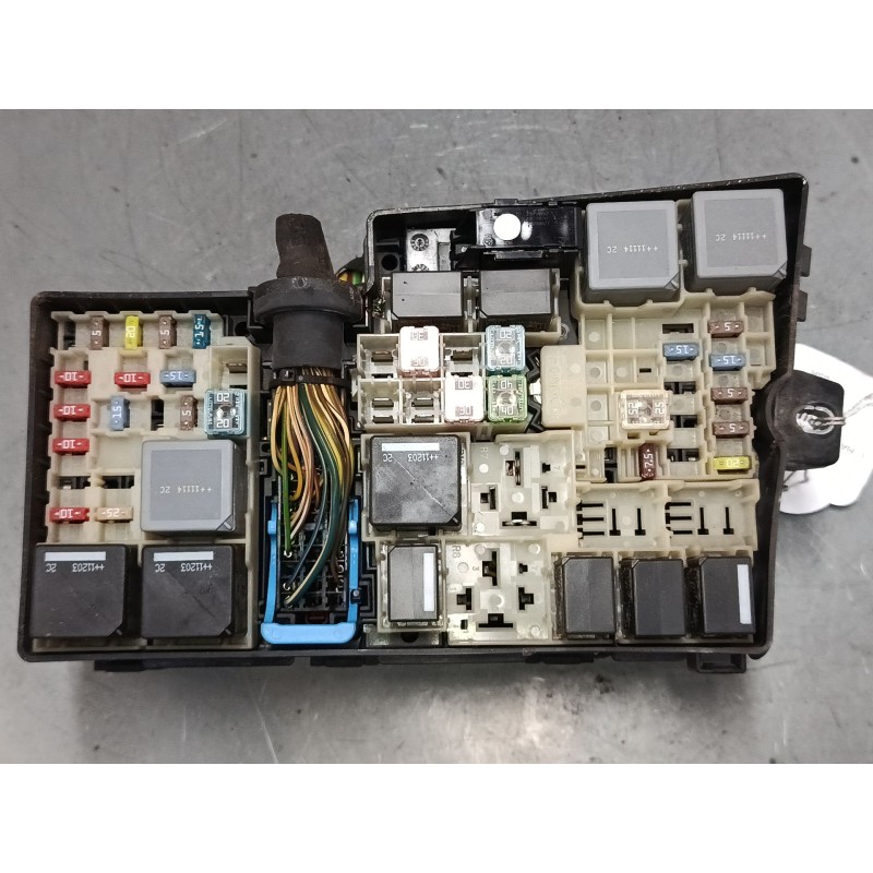 Recambio de caja reles / fusibles para ford c-max ii (dxa/cb7, dxa/ceu) 1.0 ecoboost referencia OEM IAM AV6T14K733  