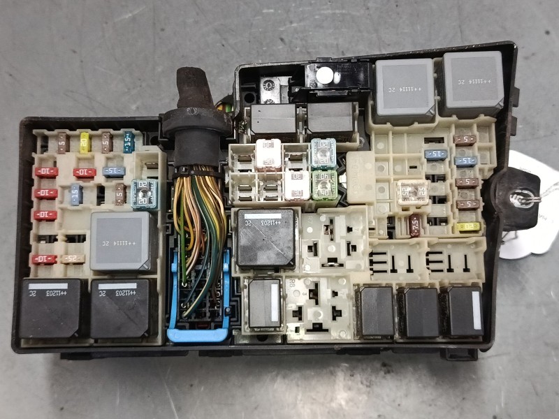 Recambio de caja reles / fusibles para ford c-max ii (dxa/cb7, dxa/ceu) 1.0 ecoboost referencia OEM IAM AV6T14K733  