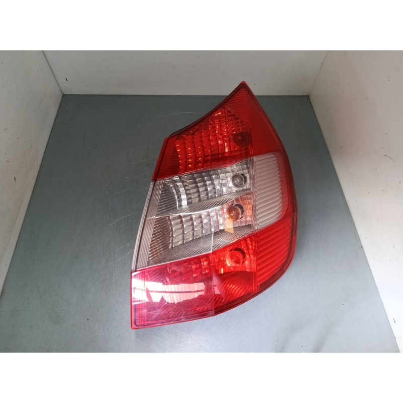 Recambio de piloto trasero derecho para renault scénic ii (jm0/1_) 1.6 (jm0c, jm0j, jm1b) referencia OEM IAM 8200127702  