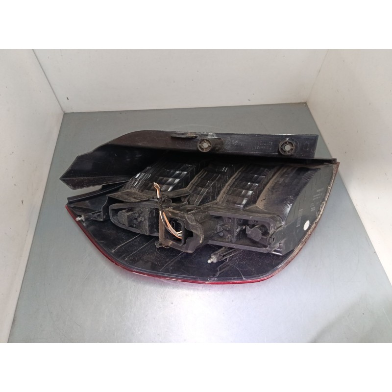 Recambio de piloto trasero derecho para renault scénic ii (jm0/1_) 1.6 (jm0c, jm0j, jm1b) referencia OEM IAM 8200127702  