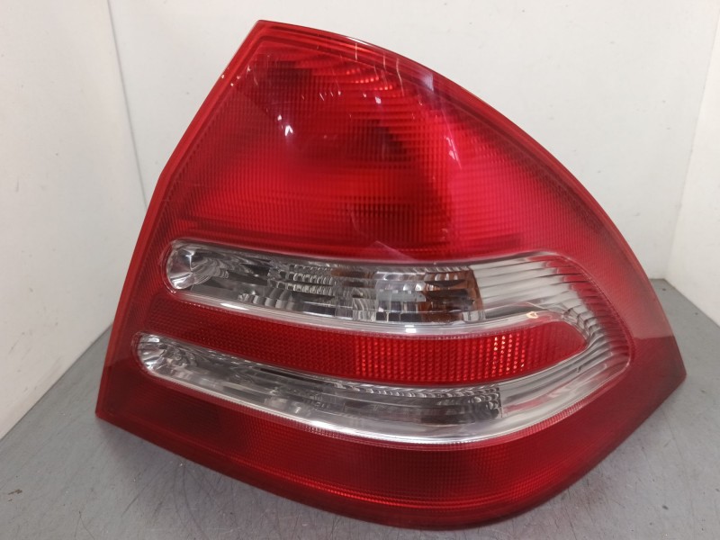 Recambio de piloto trasero derecho para mercedes-benz clase c (w203) c 200 kompressor (203.042) referencia OEM IAM 2038200264R  