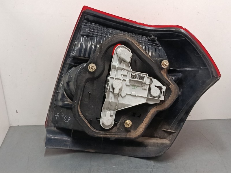 Recambio de piloto trasero derecho para toyota corolla (_e12_) 1.4 vvt-i (zze120_) referencia OEM IAM   