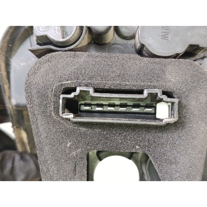 Recambio de portalampara piloto derecho para seat ibiza v (kj1, kjg) 1.0 mpi referencia OEM IAM 21275602  