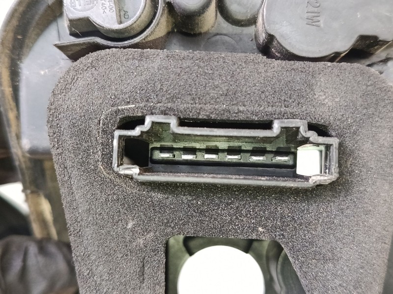 Recambio de portalampara piloto derecho para seat ibiza v (kj1, kjg) 1.0 mpi referencia OEM IAM 21275602  