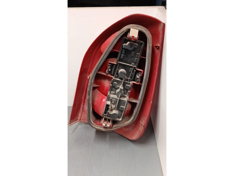Recambio de piloto trasero izquierdo para citroën xsara picasso (n68) 2.0 hdi referencia OEM IAM 9650005880  